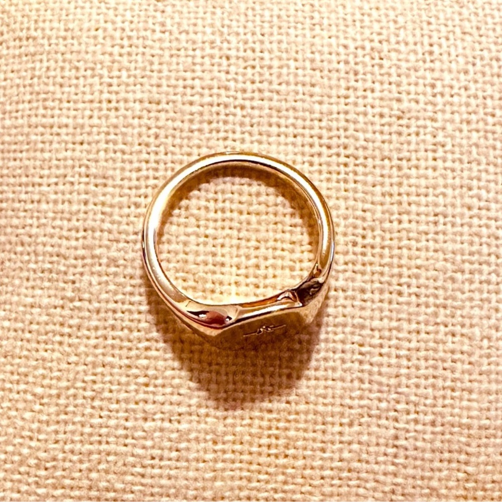 Boutique | Ring | Signet Ring with North Star - Picture 2 of 8